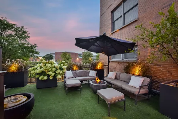 $1,290,000 | 460 Pennsylvania Avenue, Unit A1, Glen Ellyn, IL 60137