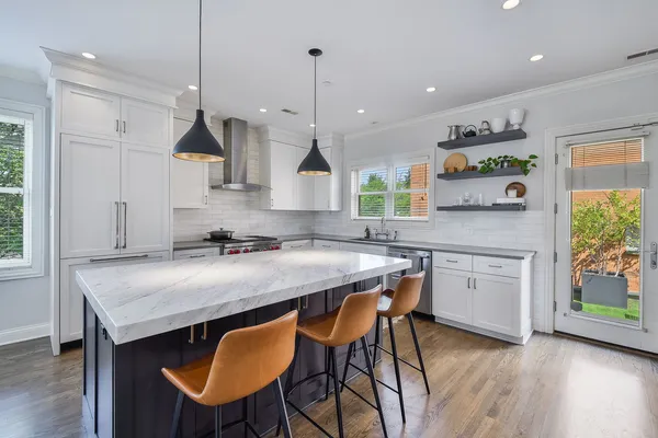 $1,290,000 | 460 Pennsylvania Avenue, Unit A1, Glen Ellyn, IL 60137