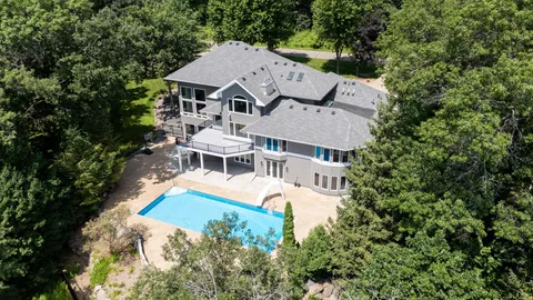 $2,700,000 | 9 Red Forest Way, North Oaks, MN 55127
