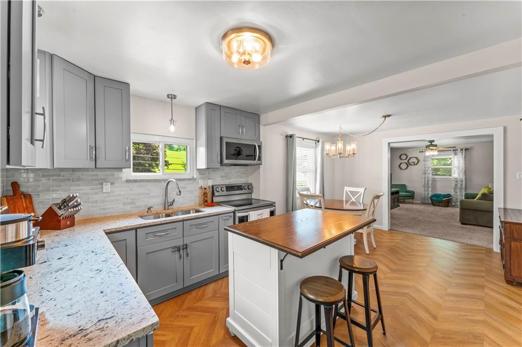 1460 Nine Eighty Road Canonsburg, PA 15317 - Photo 11 of 33 Fully updated kitchen with Quartz counter tops.