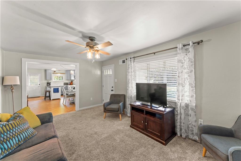 1460 Nine Eighty Road Canonsburg, PA 15317 - Photo 18 of 33 Alot of natural lighting