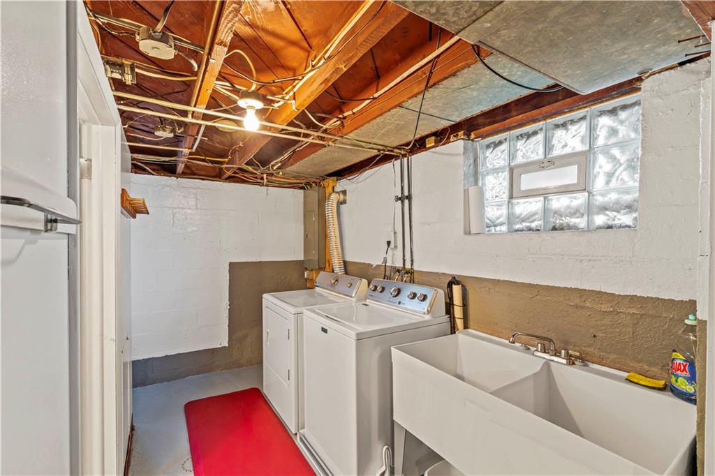 1460 Nine Eighty Road Canonsburg, PA 15317 - Photo 26 of 33 Laundry room