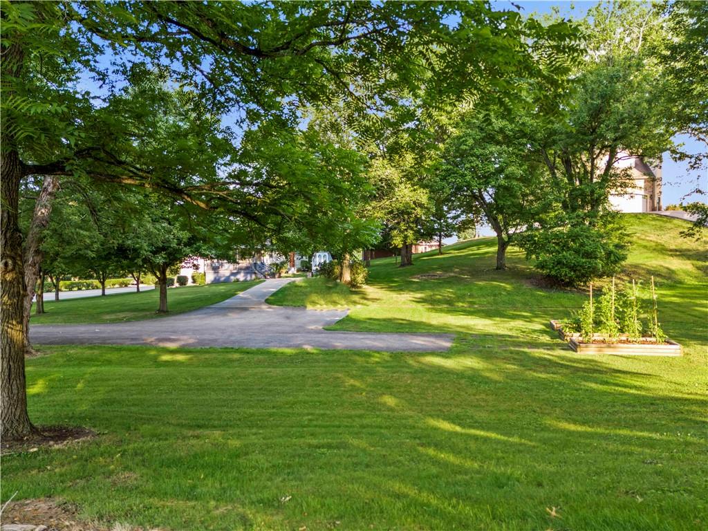 1460 Nine Eighty Road Canonsburg, PA 15317 - Photo 7 of 33 Parking - Drive way.
