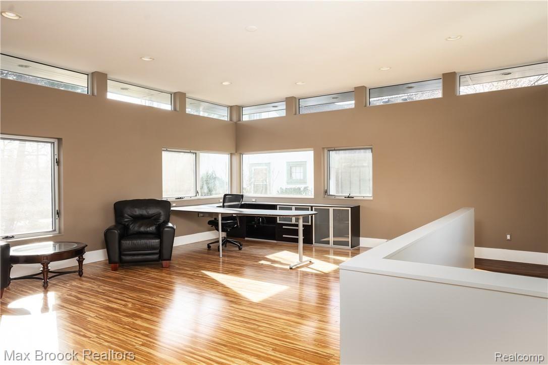 16 Ridge Road Pleasant Ridge, MI 48069 - Photo 27 of 44 Huge Upper Level Family Room / Office