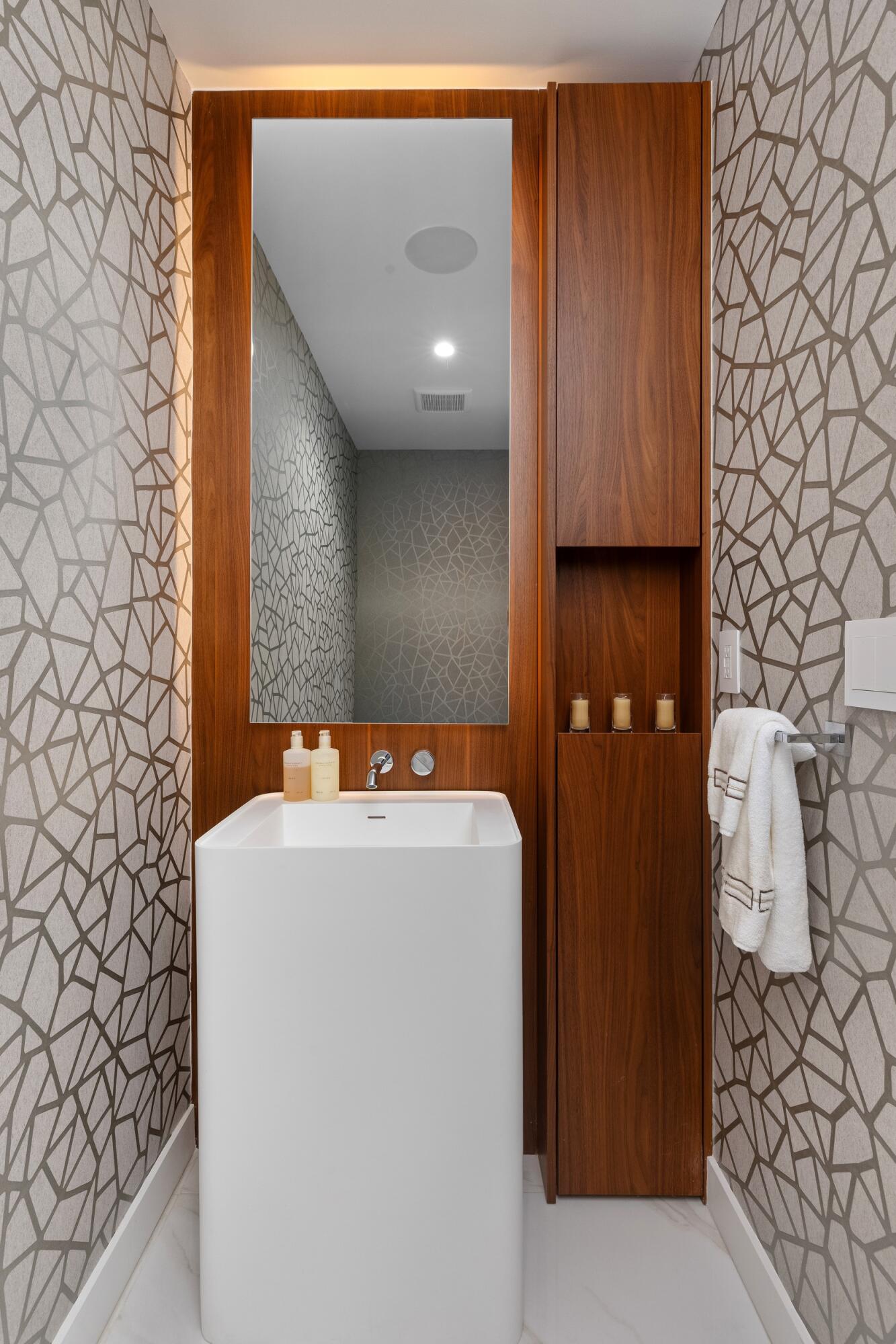 210 Southeast Mizner Boulevard, Unit 703 Boca Raton, FL 33432 - Photo 25 of 51 Powder Room