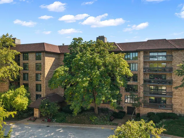 $399,000 | 1671 Mission Hills Road, Unit 210, Northbrook, IL 60062
