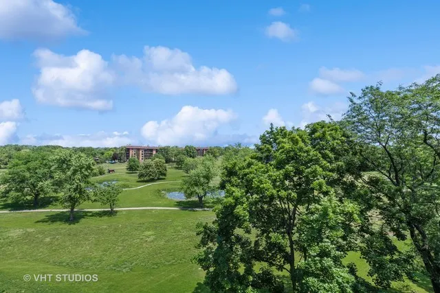 $424,000 | 1671 Mission Hills Road, Unit 210, Northbrook, IL 60062