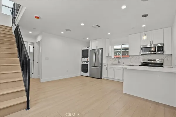 $4,395 | 322 Leslie Way, Highland Park, CA 90042