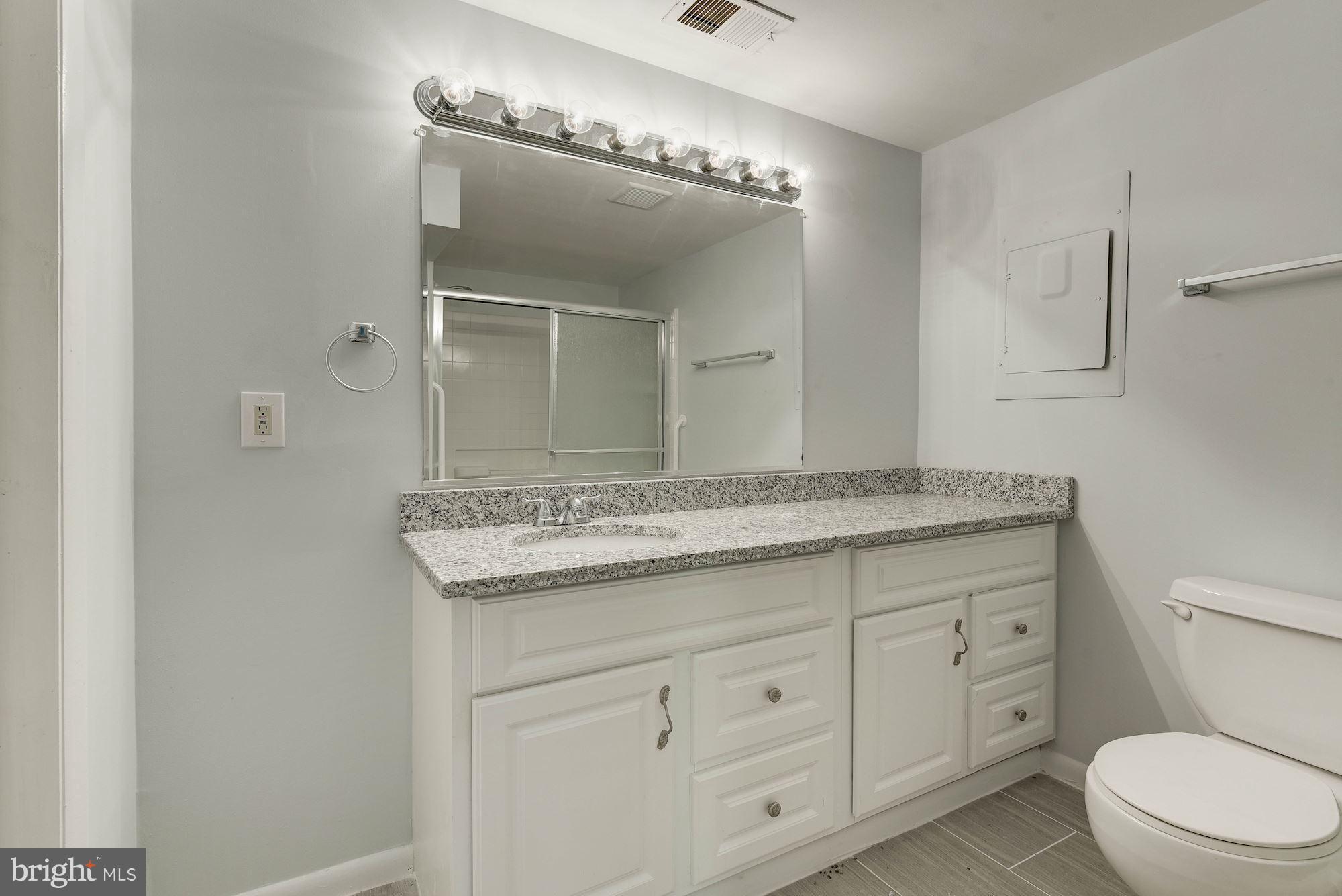 6304 Hanover Avenue Springfield, VA 22150 - Photo 20 of 30 Bath (Master)