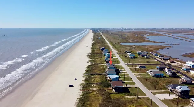a view of entryway and hall