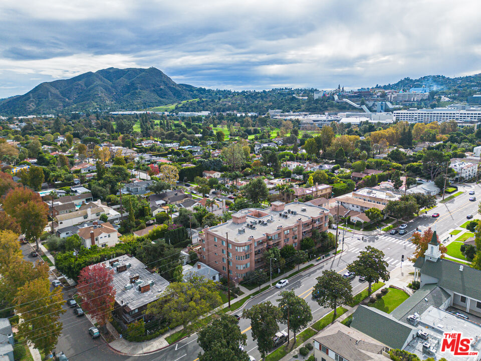 4310 Cahuenga Boulevard, Unit 103 Toluca Lake, CA 91602 - Photo 21 of 32