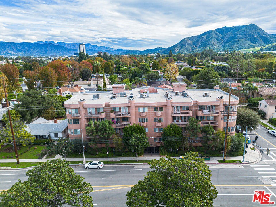 4310 Cahuenga Boulevard, Unit 103 Toluca Lake, CA 91602 - Photo 27 of 32