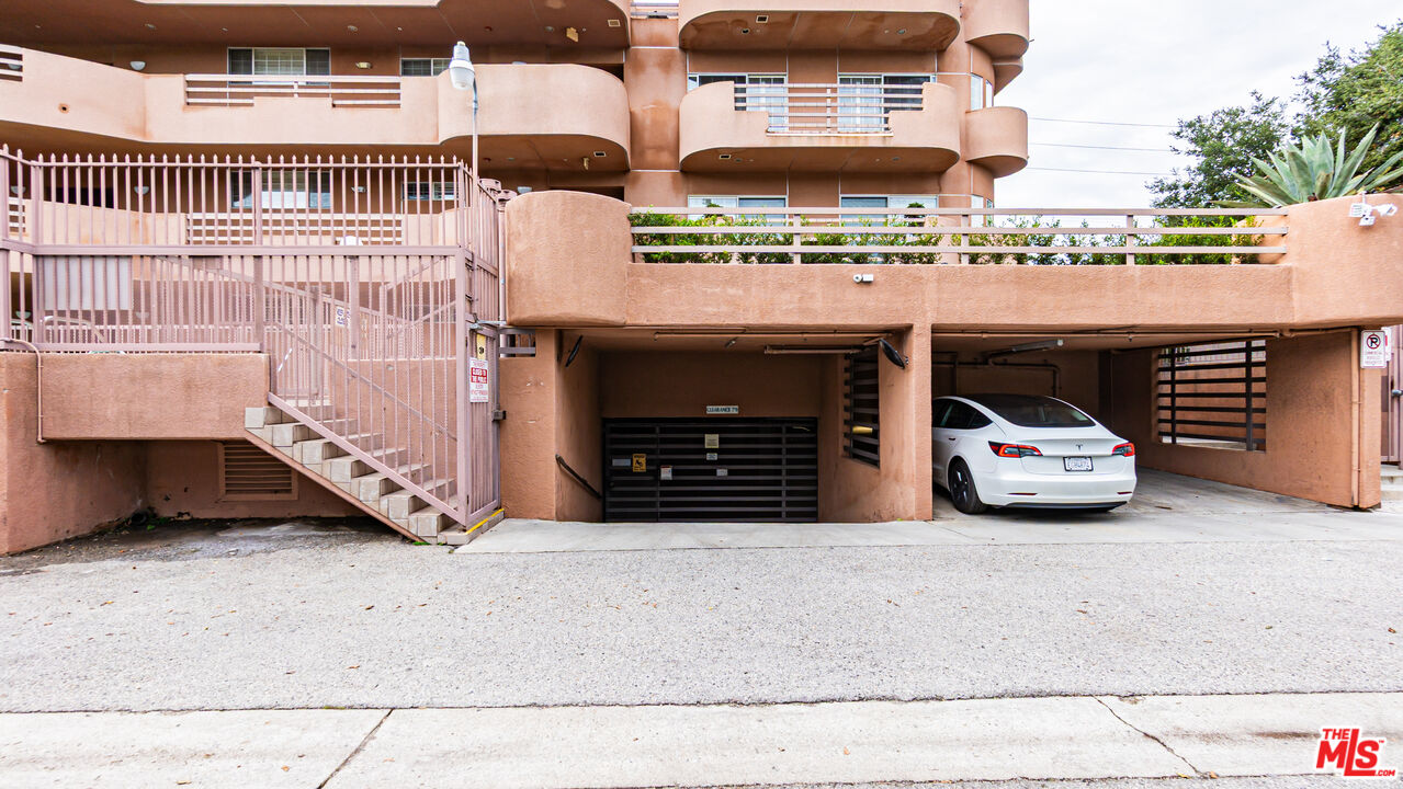 4310 Cahuenga Boulevard, Unit 103 Toluca Lake, CA 91602 - Photo 29 of 32