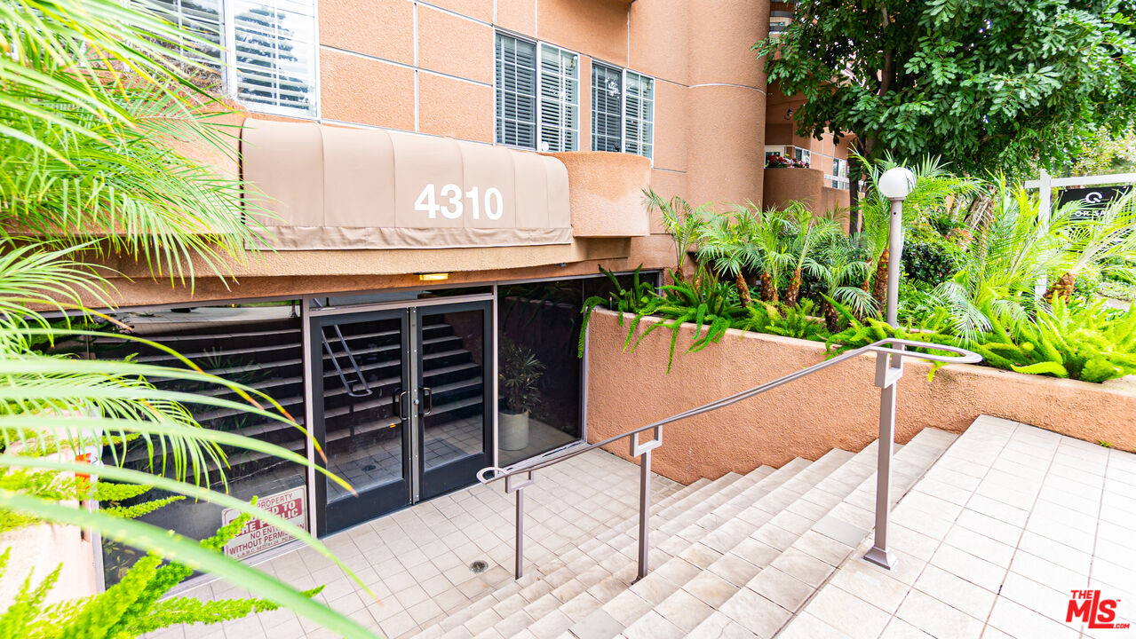 4310 Cahuenga Boulevard, Unit 103 Toluca Lake, CA 91602 - Photo 3 of 32