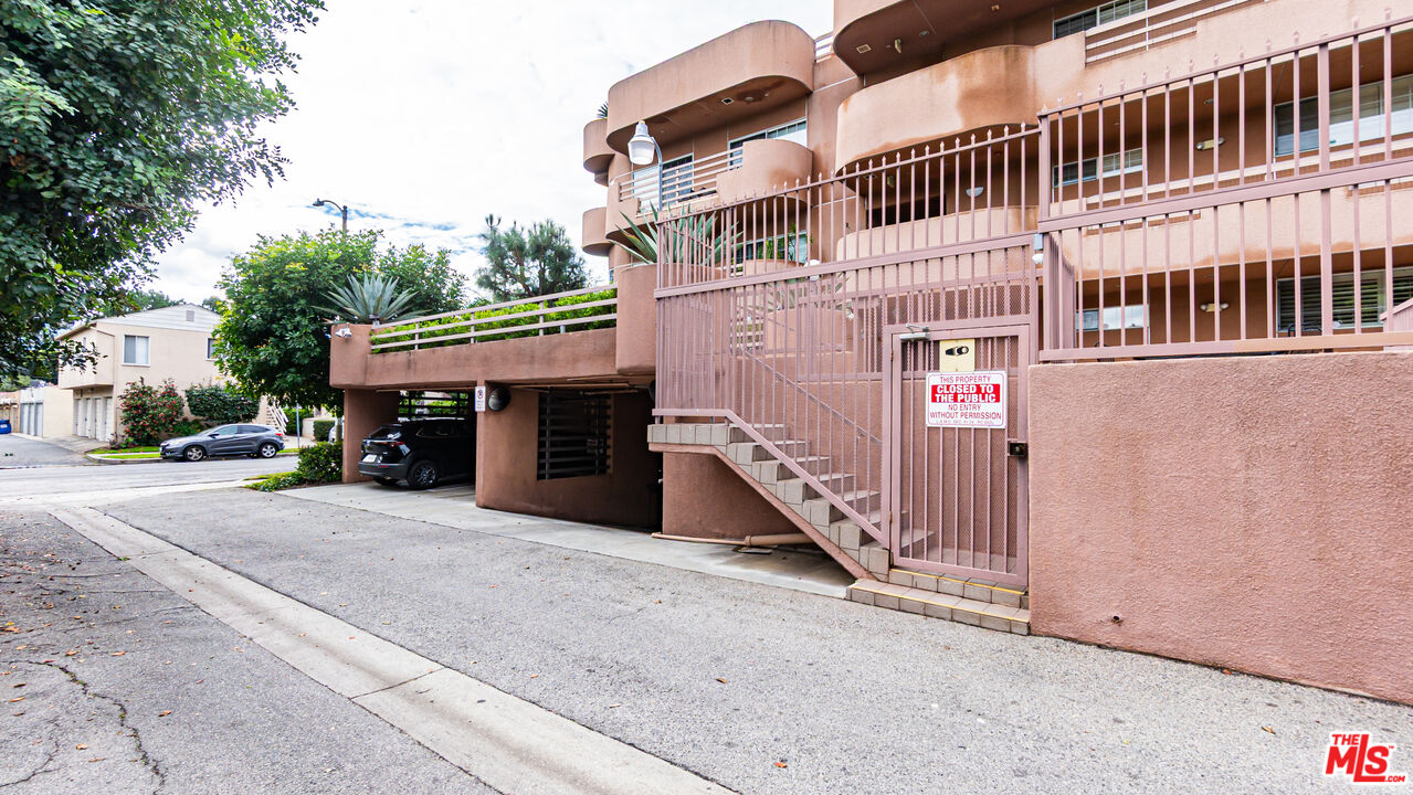 4310 Cahuenga Boulevard, Unit 103 Toluca Lake, CA 91602 - Photo 31 of 32