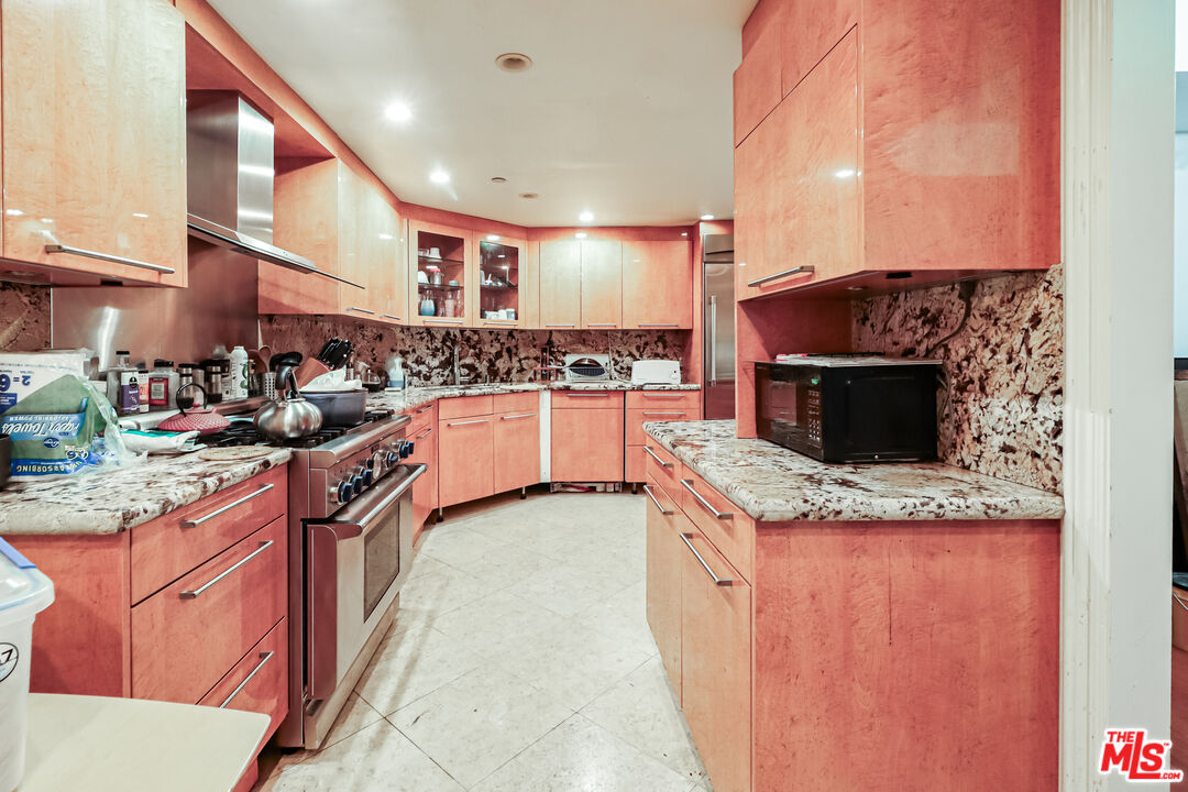 4310 Cahuenga Boulevard, Unit 103 Toluca Lake, CA 91602 - Photo 9 of 32