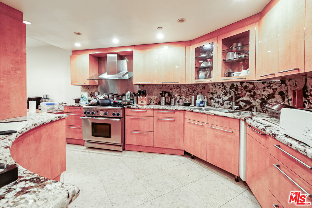 4310 Cahuenga Boulevard, Unit 103 Toluca Lake, CA 91602 - Photo 10 of 32