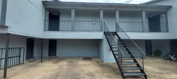 a view of entryway and hall