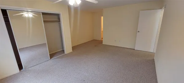 an empty room with mirror in a room