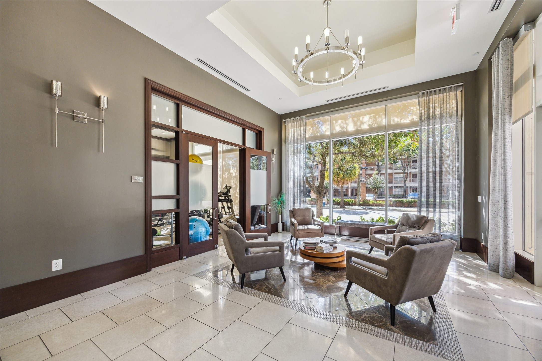 9870 Gaylord Drive, Unit 518 Houston, TX 77024 - Photo 19 of 34 a living room with furniture and a large window