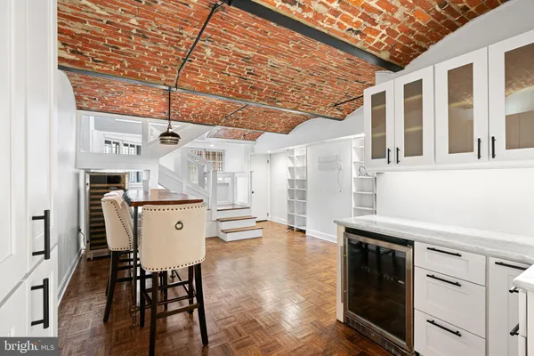 $950,000 | 2 Willings Alley, Philadelphia, PA 19106