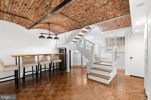 $950,000 | 2 Willings Alley, Philadelphia, PA 19106