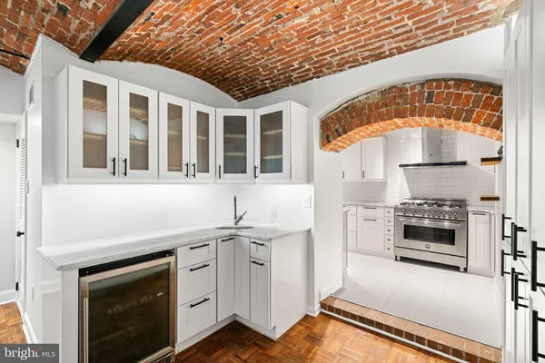$950,000 | 2 Willings Alley, Philadelphia, PA 19106