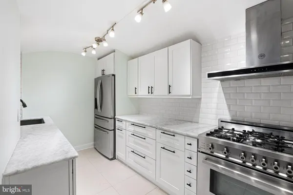 $950,000 | 2 Willings Alley, Philadelphia, PA 19106