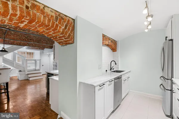 $950,000 | 2 Willings Alley, Philadelphia, PA 19106