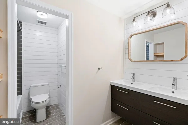 $950,000 | 2 Willings Alley, Philadelphia, PA 19106