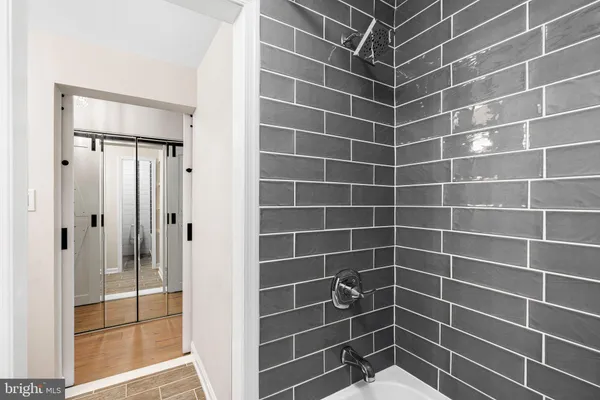 $950,000 | 2 Willings Alley, Philadelphia, PA 19106