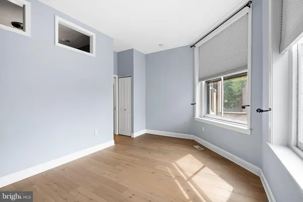 $950,000 | 2 Willings Alley, Philadelphia, PA 19106