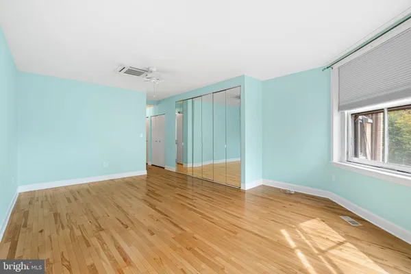 $950,000 | 2 Willings Alley, Philadelphia, PA 19106