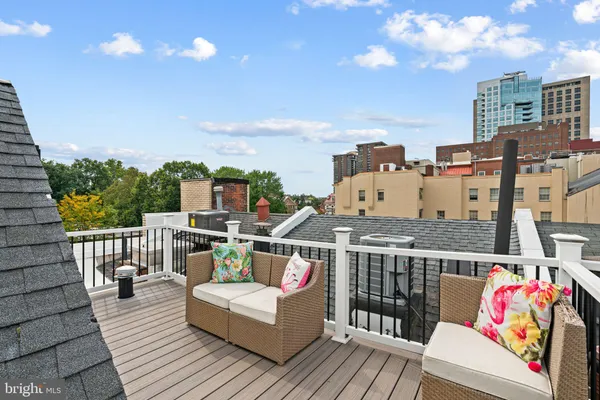 $950,000 | 2 Willings Alley, Philadelphia, PA 19106