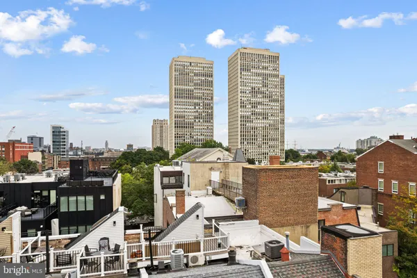 $950,000 | 2 Willings Alley, Philadelphia, PA 19106
