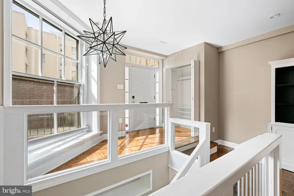 $950,000 | 2 Willings Alley, Philadelphia, PA 19106