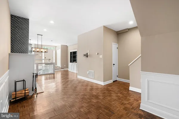 $950,000 | 2 Willings Alley, Philadelphia, PA 19106