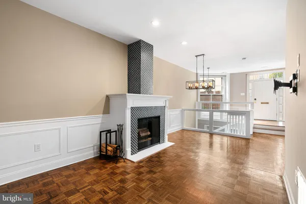 $950,000 | 2 Willings Alley, Philadelphia, PA 19106