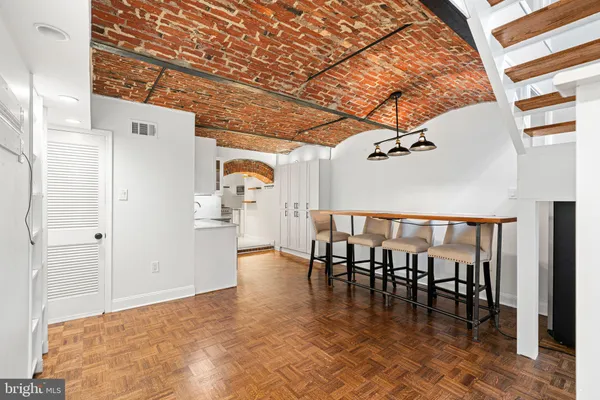 $950,000 | 2 Willings Alley, Philadelphia, PA 19106