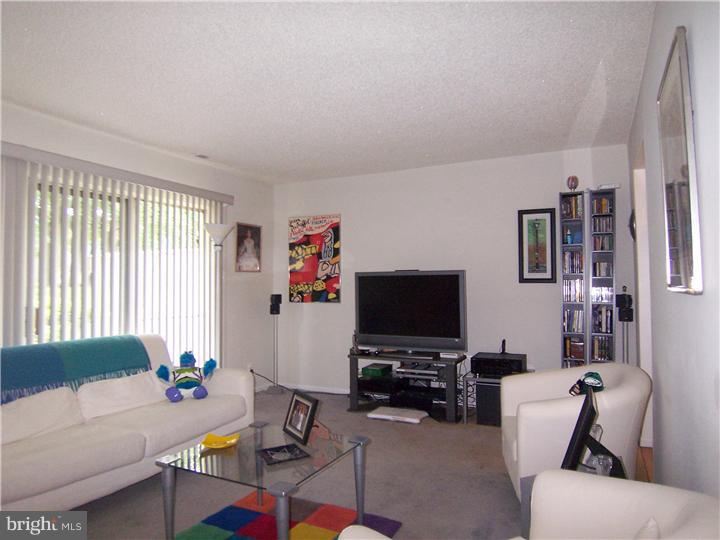 254 Echelon Road Voorhees, NJ 08043 - Photo 3 of 10 Living Room