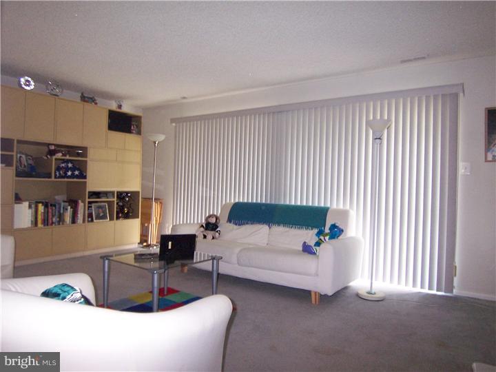 254 Echelon Road Voorhees, NJ 08043 - Photo 4 of 10 Living Room