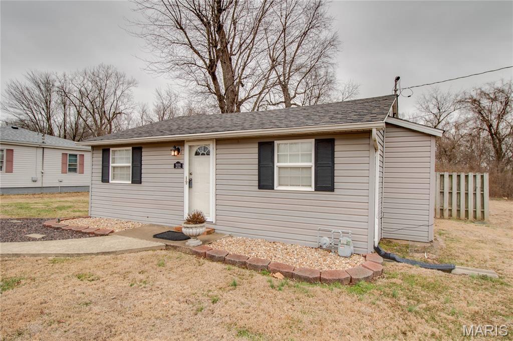 202 Truman Street Bethalto, IL 62010 - Photo 2 of 26