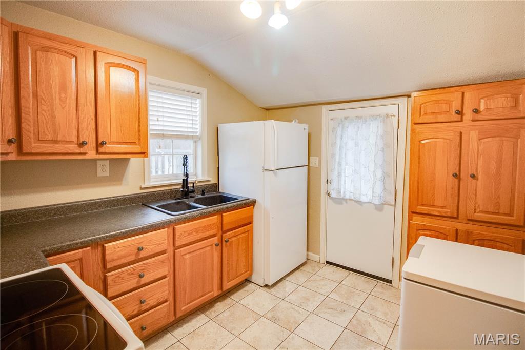 202 Truman Street Bethalto, IL 62010 - Photo 9 of 26