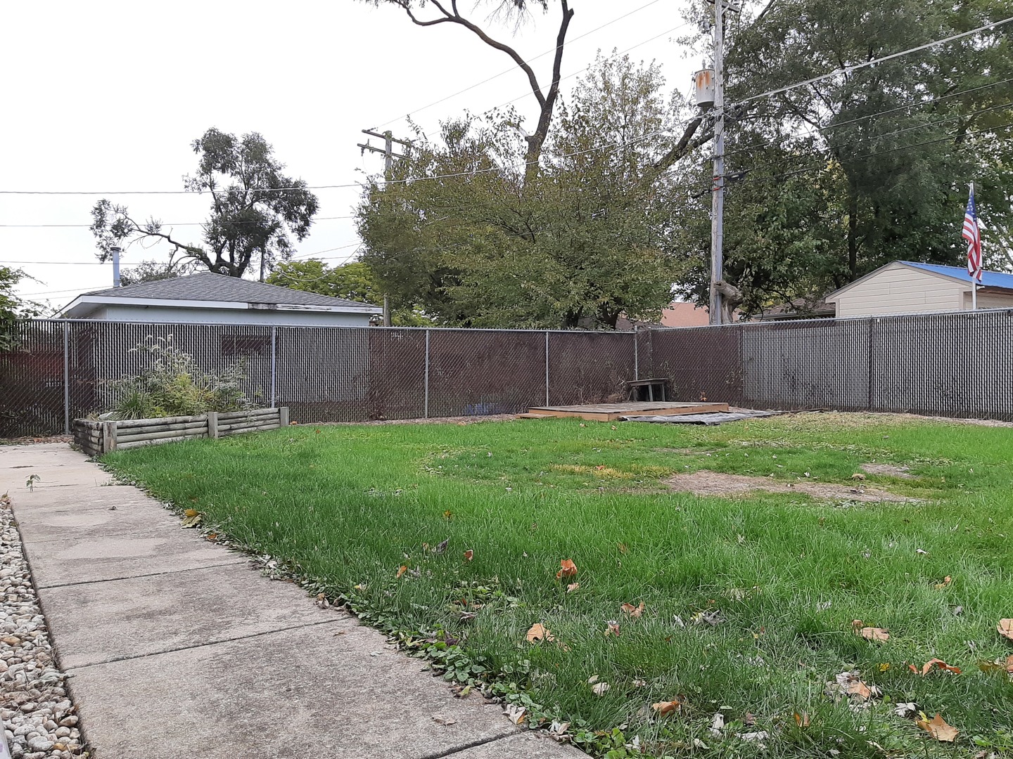10759 Oak Avenue Chicago Ridge, IL 60415 - Photo 12 of 19 a view of yard with green space
