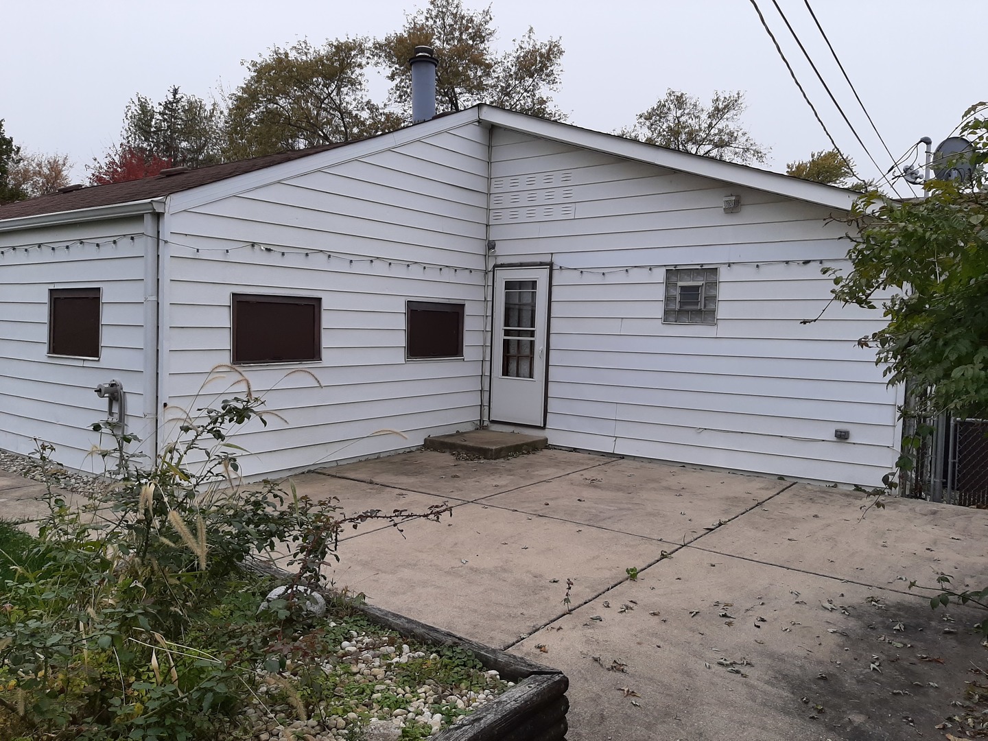 10759 Oak Avenue Chicago Ridge, IL 60415 - Photo 13 of 19 a view of a house with backyard