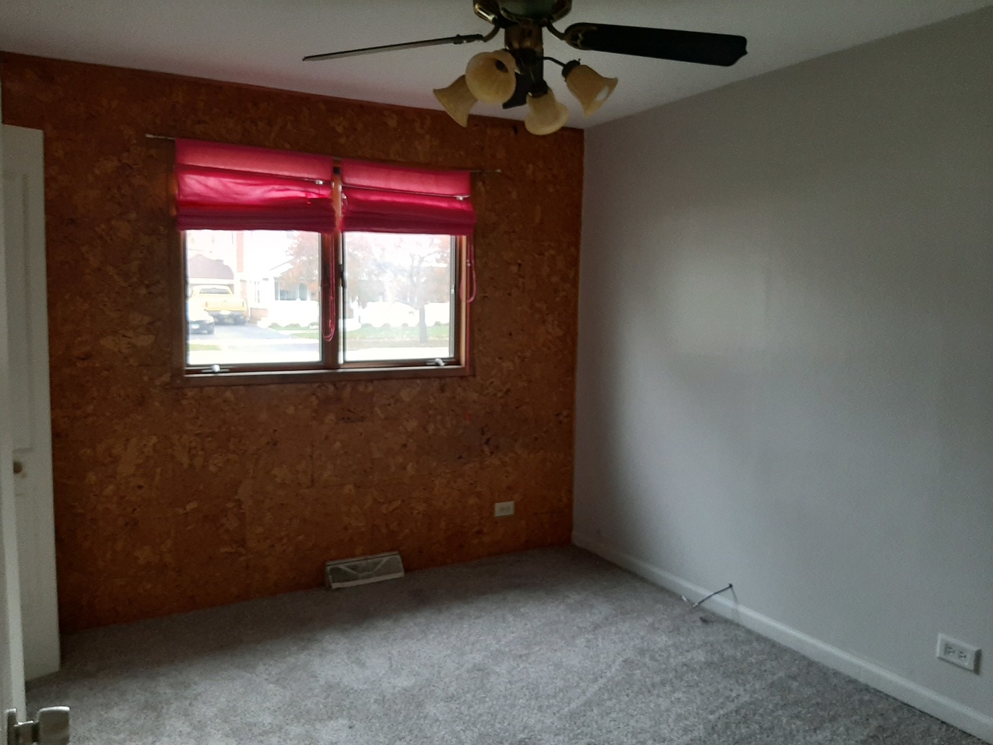 10759 Oak Avenue Chicago Ridge, IL 60415 - Photo 16 of 19 an empty room with a window