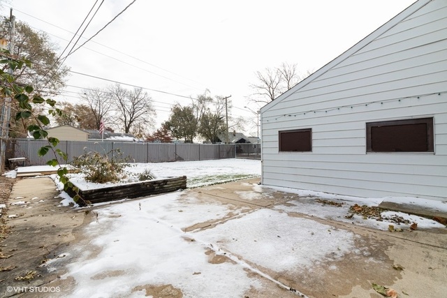 10759 Oak Avenue Chicago Ridge, IL 60415 - Photo 19 of 19 a backyard of a house with a table and chairs