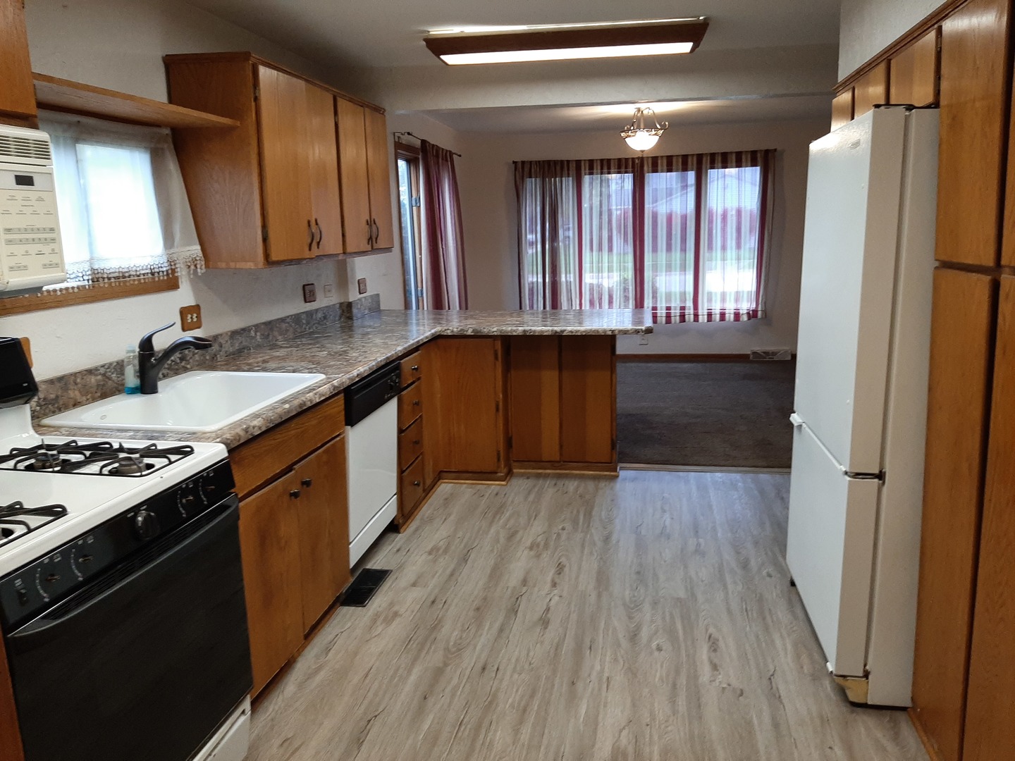 10759 Oak Avenue Chicago Ridge, IL 60415 - Photo 3 of 19 a kitchen with granite countertop wooden floors and a sink