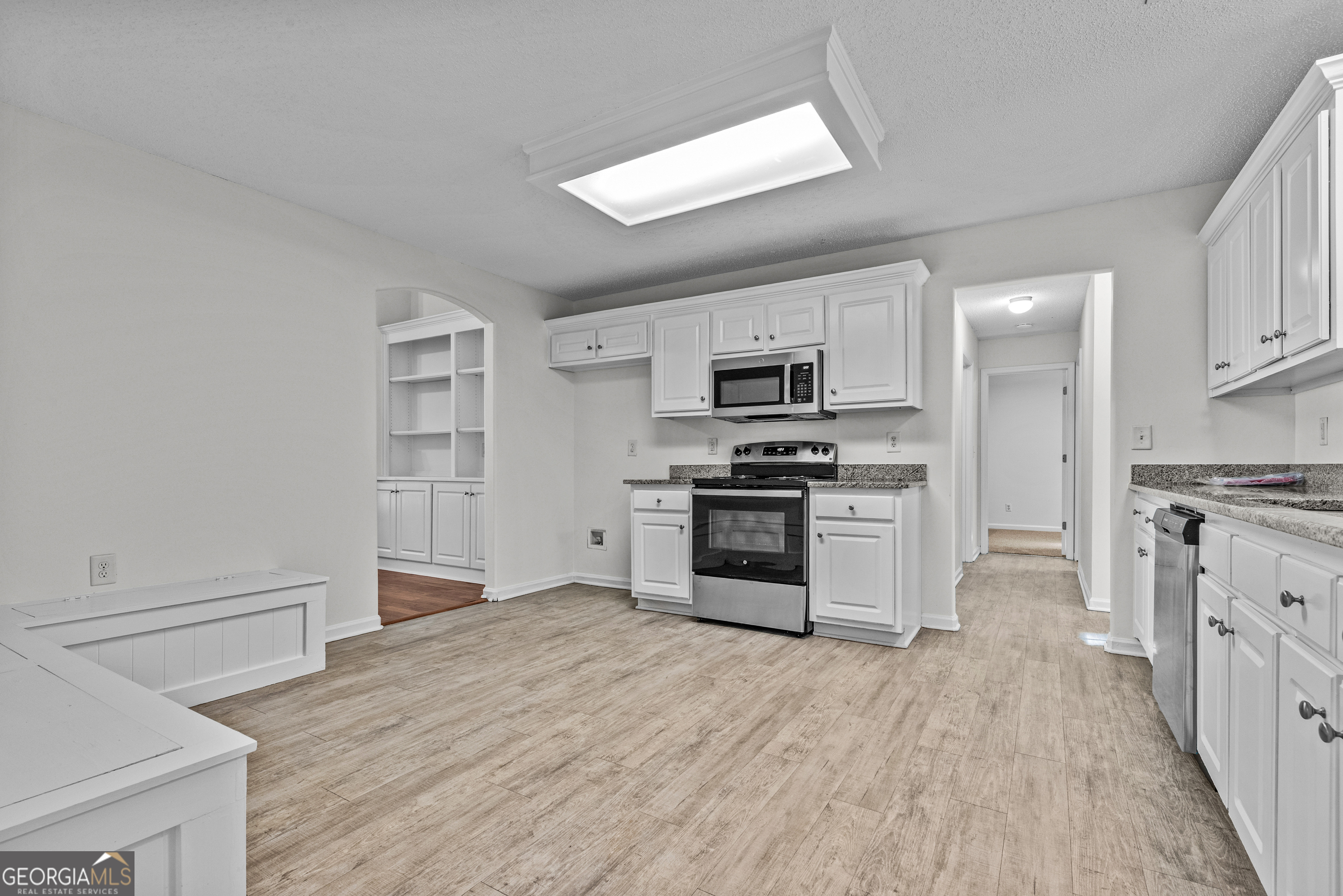 427 Bridges Way Winterville, GA 30683 - Photo 15 of 43 a kitchen with granite countertop a stove top oven and cabinets