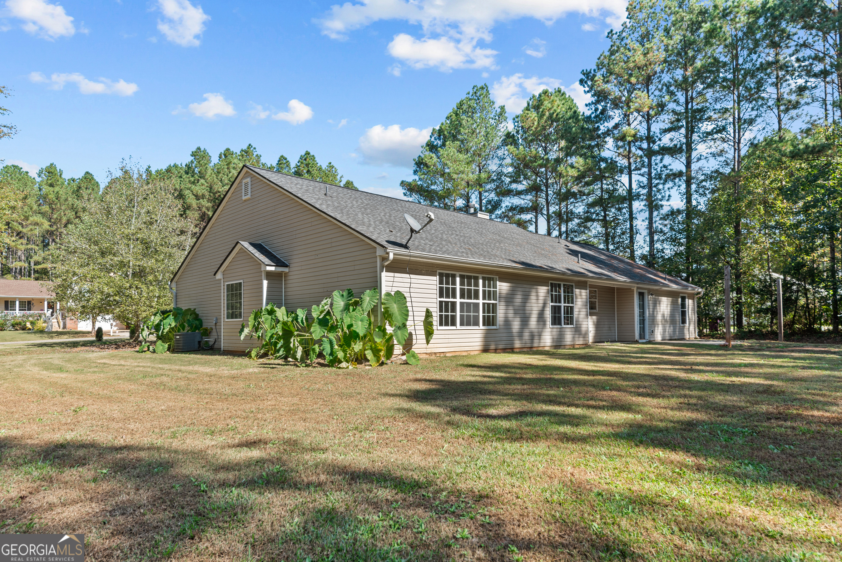 427 Bridges Way Winterville, GA 30683 - Photo 40 of 43 a front view of a house with a garden